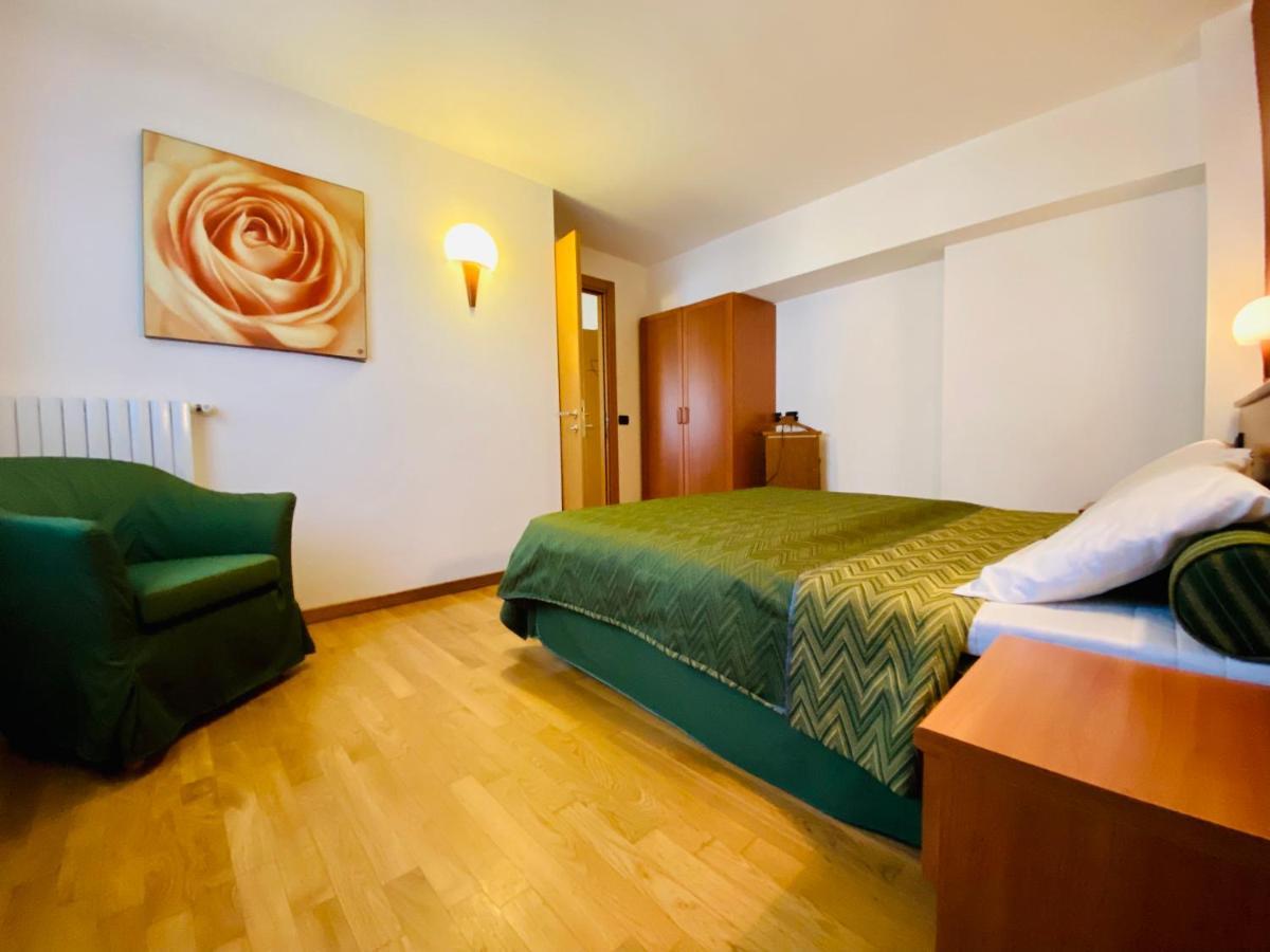 Hotel Pizzo Scalino Chiesa in Valmalenco Esterno foto